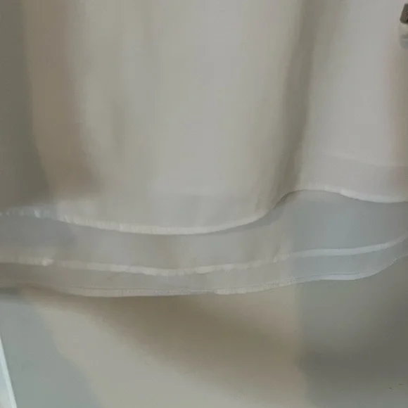 White House Black Market Bell Sleeve Flowy Rich White Blouse Women’s Size 8 - Picture 7 of 16